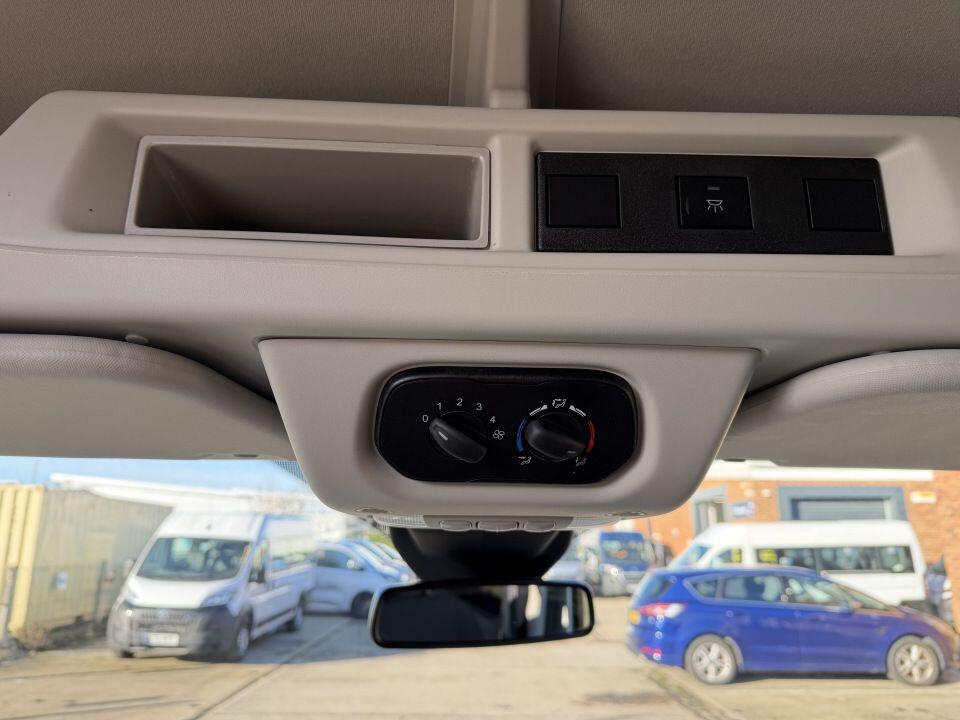 Ford Transit image 12